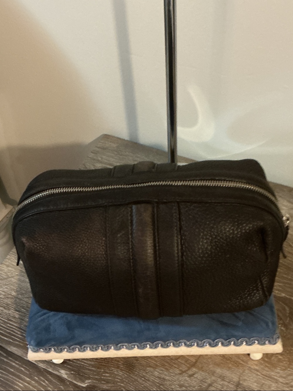 Authentic Gucci Dark Brown Pebbled Leather Toiletry Dopp Kit 9x3.5x4 GUC - Picture 3 of 8